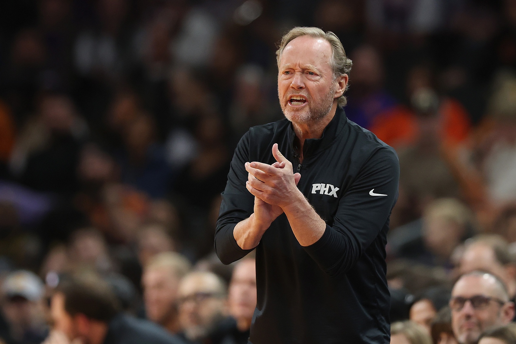 布克在你執(zhí)教過(guò)的球員中排第幾?布登:他今晚排名第一