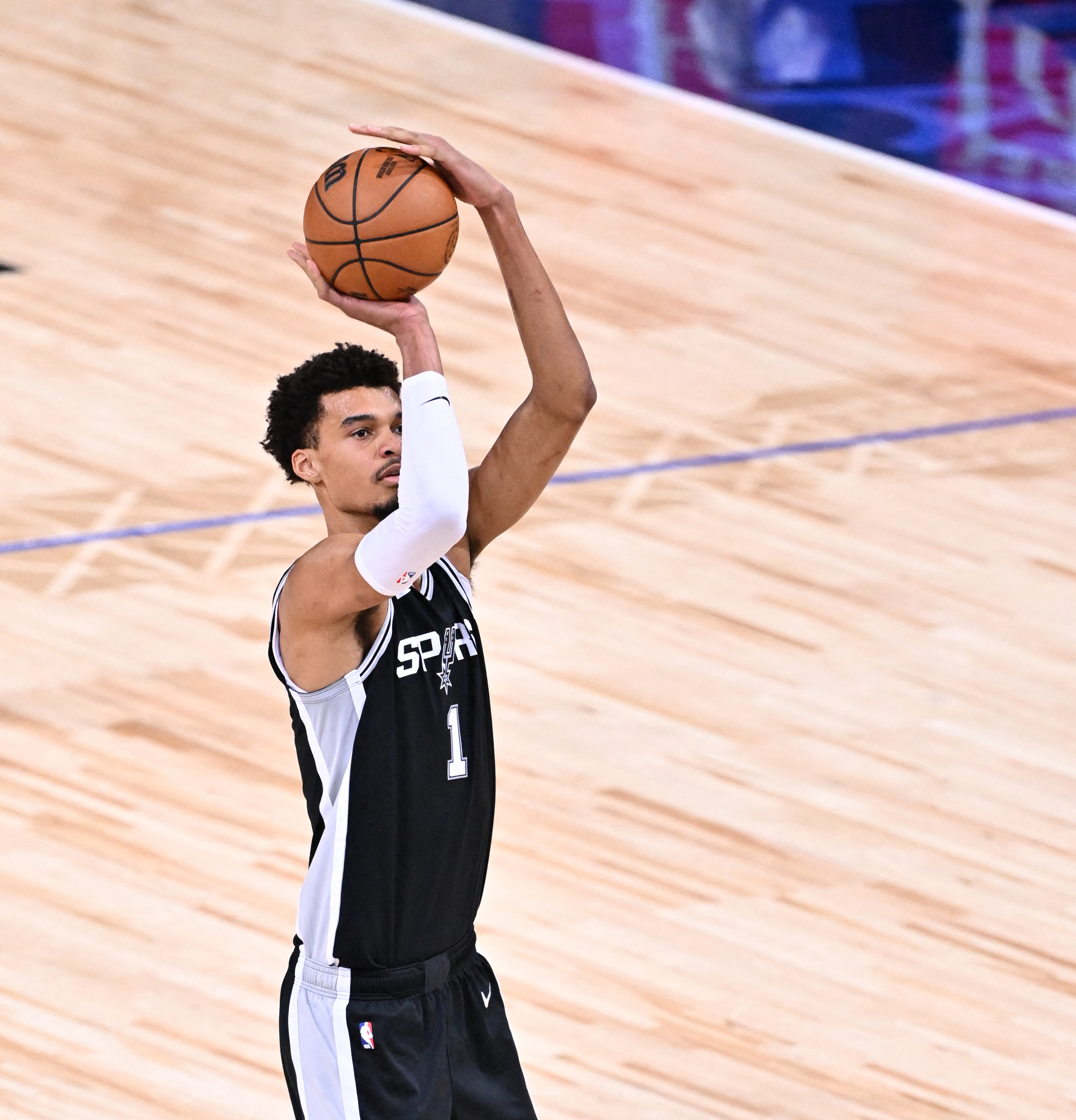 賽季35.2%!邁克-米勒:我想看文班亞馬參加三分大賽 那會(huì)很有趣