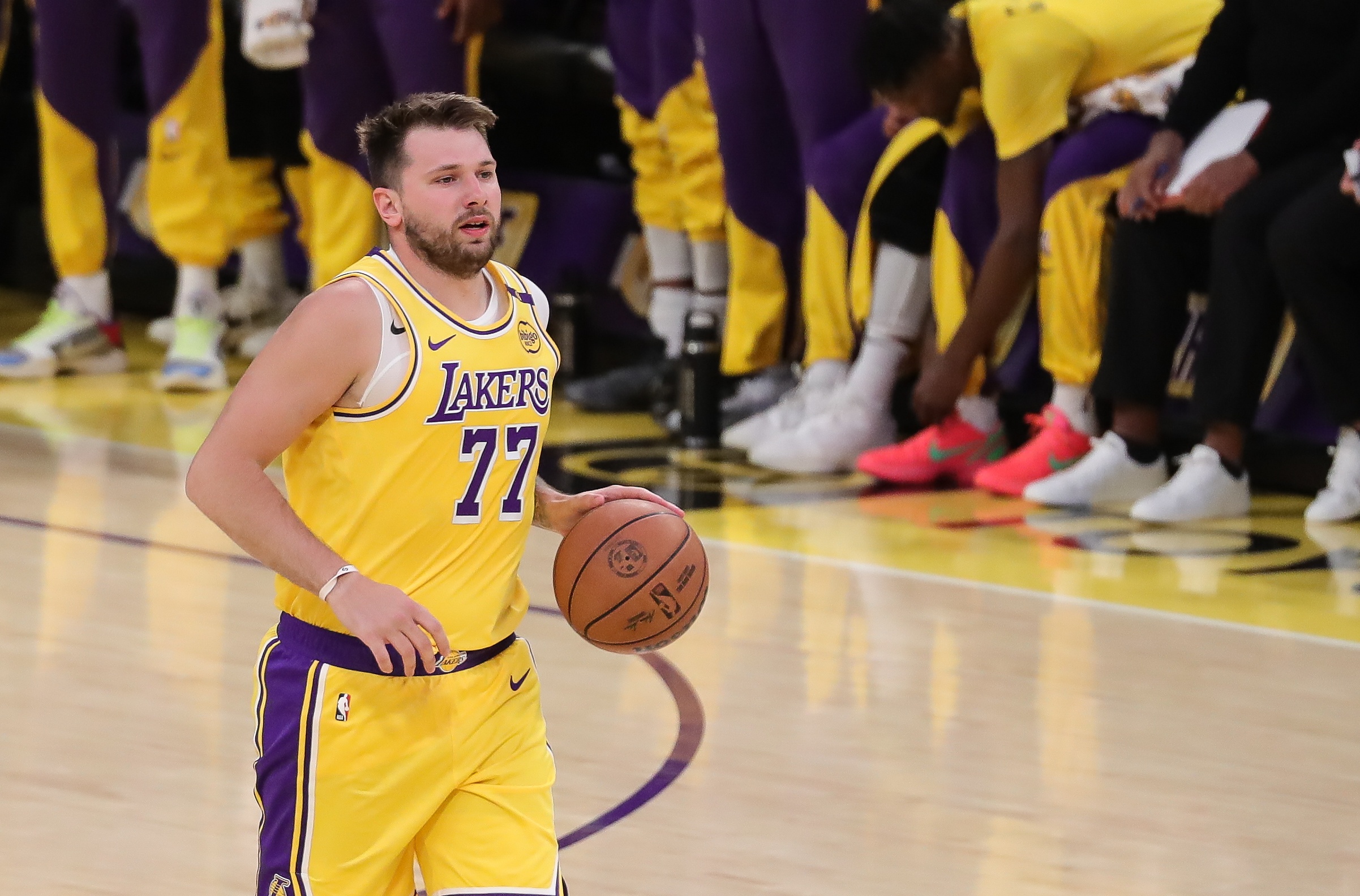 雷迪克:東契奇精神層面沒(méi)問(wèn)題了 我們要讓他從身體層面找回自己