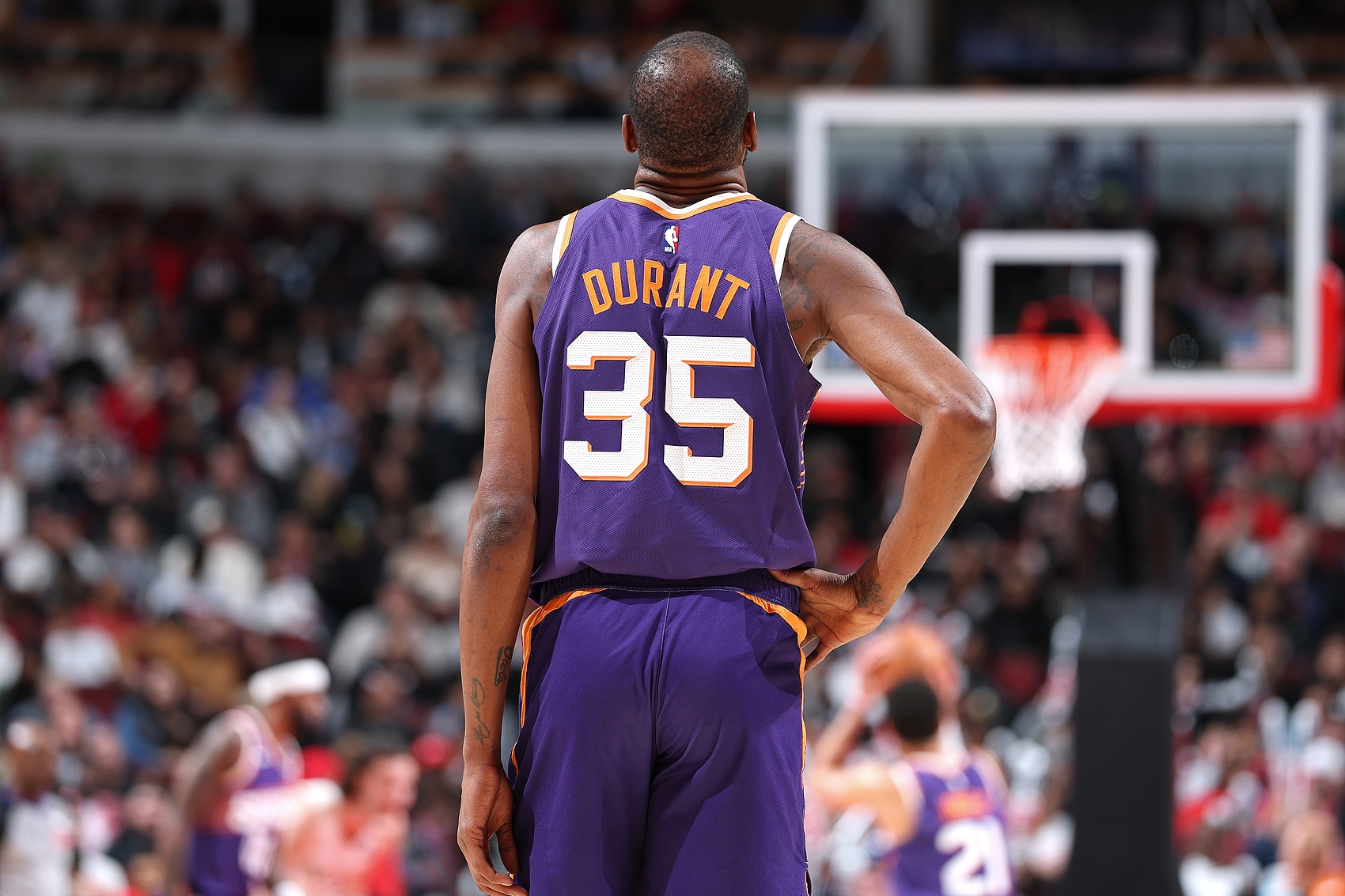 克6:現(xiàn)在有KD今夏被交易的傳言 我想看他們?nèi)绾未蛲赀@賽季