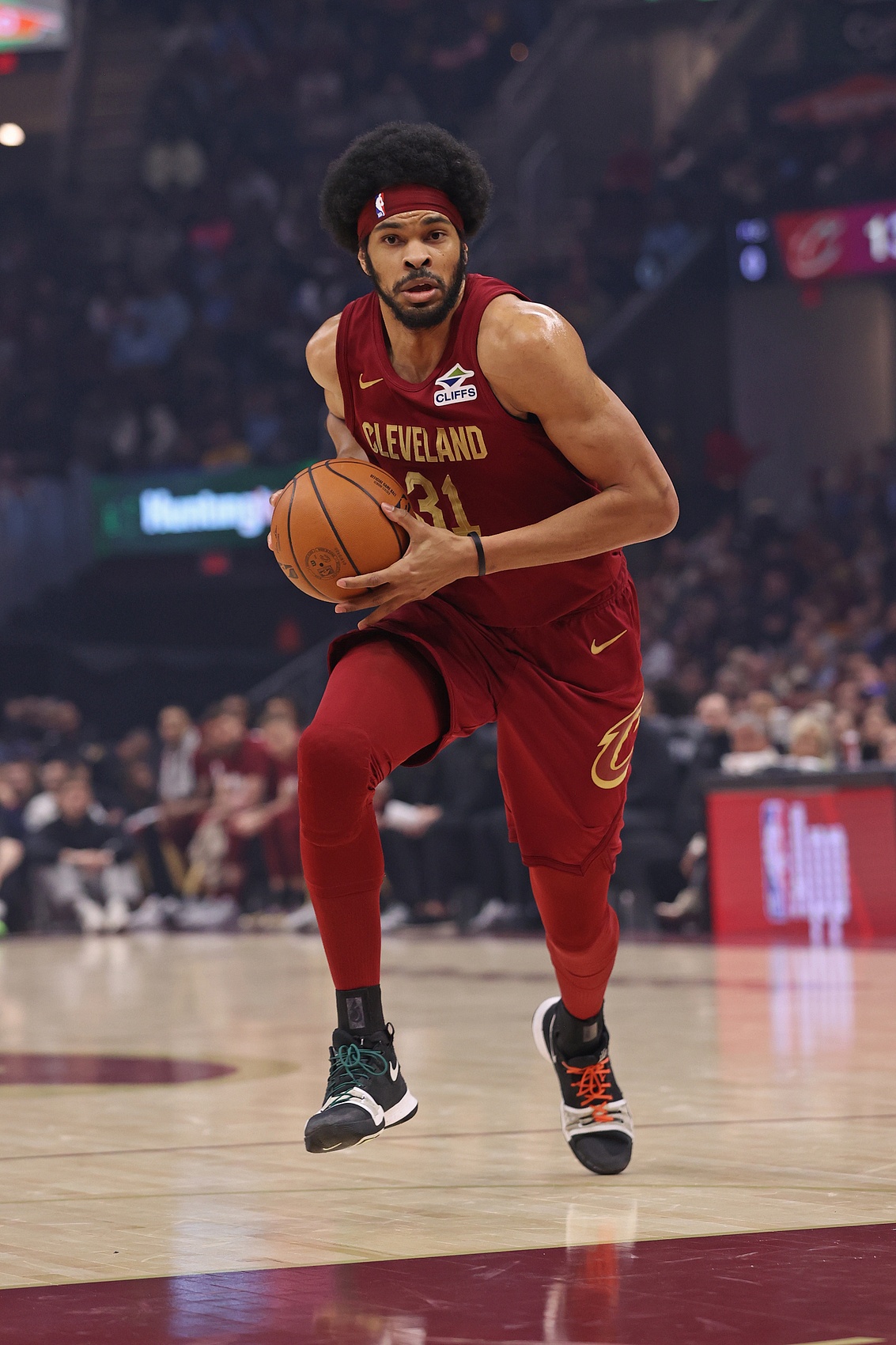 高產(chǎn)高效!阿倫第3次以90+%命中率砍下25+15板 近40年來最多